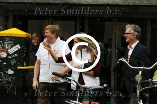 Utrecht 15 maart 2013
Prins van Oranje en Prinses Mï¿½xima gingen vanmorgen bowlen met bezoekers en vrijwilligers van het Catharijnehuis, Stichting Dagopvang Utrecht. Het Catharijnehuis biedt een ontmoetingsplaats voor dak- en thuislozen. Hier kunnen zij, met behulp van persoonlijke en praktische ondersteuning, in dagelijkse levensbehoeften voorzien en ingangen voor verdere hulpverlening vinden. De dienstverlening wordt voornamelijk geleverd door vrijwilligers.
Peter Smulders bv