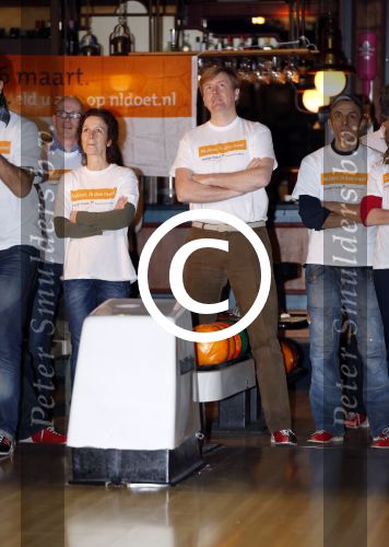 Utrecht 15 maart 2013
Prins van Oranje en Prinses Mï¿½xima gingen vanmorgen bowlen met bezoekers en vrijwilligers van het Catharijnehuis, Stichting Dagopvang Utrecht. Het Catharijnehuis biedt een ontmoetingsplaats voor dak- en thuislozen. Hier kunnen zij, met behulp van persoonlijke en praktische ondersteuning, in dagelijkse levensbehoeften voorzien en ingangen voor verdere hulpverlening vinden. De dienstverlening wordt voornamelijk geleverd door vrijwilligers.
Peter Smulders bv