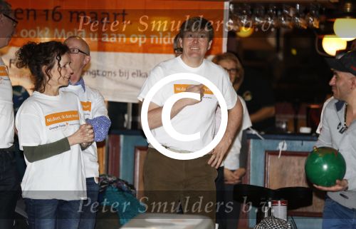 Utrecht 15 maart 2013
Prins van Oranje en Prinses Mï¿½xima gingen vanmorgen bowlen met bezoekers en vrijwilligers van het Catharijnehuis, Stichting Dagopvang Utrecht. Het Catharijnehuis biedt een ontmoetingsplaats voor dak- en thuislozen. Hier kunnen zij, met behulp van persoonlijke en praktische ondersteuning, in dagelijkse levensbehoeften voorzien en ingangen voor verdere hulpverlening vinden. De dienstverlening wordt voornamelijk geleverd door vrijwilligers.
Peter Smulders bv