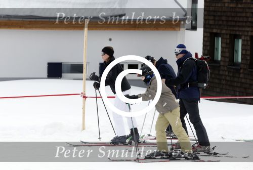 Zurs 19 februari 2013
Prinses Caroline van Monaco en haar dochter op ski vakantie in Zurs/Lech.
Peter Smulders bv