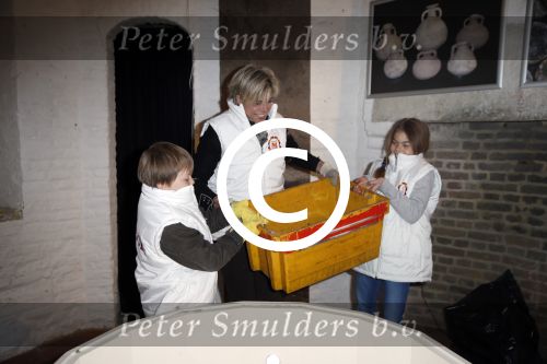 Bergen op zoom 16 maart 2013
Prinses Laurentien helpt mee met de grote schoonmaak in Museum De Gevangenpoort. De prinses en haar man prins Constantijn verrichten samen met hun kinderen  Eloise en Claus Cazimir de schoonmaakwerkzaamheden in het kader van de vrijwilligersactie NLdoet.
Peter Smulders bv