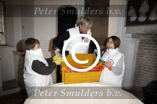 Bergen op zoom 16 maart 2013
Prinses Laurentien helpt mee met de grote schoonmaak in Museum De Gevangenpoort. De prinses en haar man prins Constantijn verrichten samen met hun kinderen  Eloise en Claus Cazimir de schoonmaakwerkzaamheden in het kader van de vrijwilligersactie NLdoet.
Peter Smulders bv