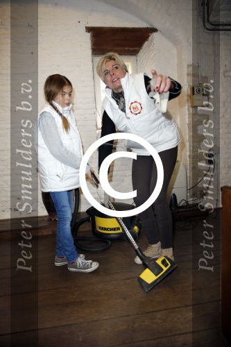 Bergen op zoom 16 maart 2013
Prinses Laurentien helpt mee met de grote schoonmaak in Museum De Gevangenpoort. De prinses en haar man prins Constantijn verrichten samen met hun kinderen  Eloise en Claus Cazimir de schoonmaakwerkzaamheden in het kader van de vrijwilligersactie NLdoet.
Peter Smulders bv