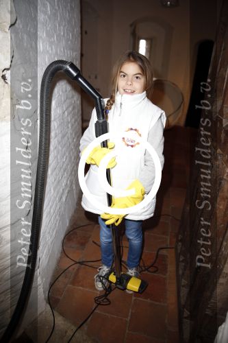 Bergen op zoom 16 maart 2013
Prinses Laurentien helpt mee met de grote schoonmaak in Museum De Gevangenpoort. De prinses en haar man prins Constantijn verrichten samen met hun kinderen  Eloise en Claus Cazimir de schoonmaakwerkzaamheden in het kader van de vrijwilligersactie NLdoet.
Peter Smulders bv