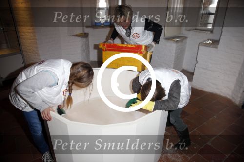 Bergen op zoom 16 maart 2013
Prinses Laurentien helpt mee met de grote schoonmaak in Museum De Gevangenpoort. De prinses en haar man prins Constantijn verrichten samen met hun kinderen  Eloise en Claus Cazimir de schoonmaakwerkzaamheden in het kader van de vrijwilligersactie NLdoet.
Peter Smulders bv