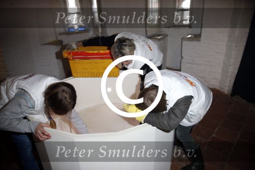 Bergen op zoom 16 maart 2013
Prinses Laurentien helpt mee met de grote schoonmaak in Museum De Gevangenpoort. De prinses en haar man prins Constantijn verrichten samen met hun kinderen  Eloise en Claus Cazimir de schoonmaakwerkzaamheden in het kader van de vrijwilligersactie NLdoet.
Peter Smulders bv
