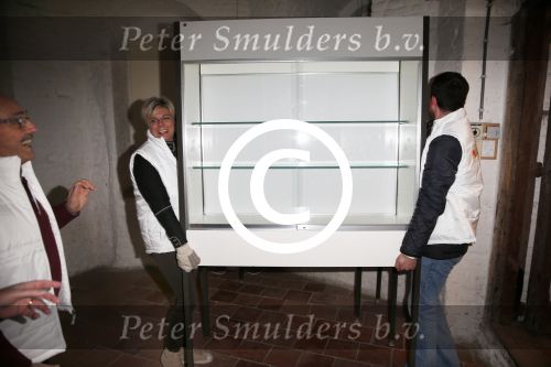 Bergen op zoom 16 maart 2013
Prinses Laurentien helpt mee met de grote schoonmaak in Museum De Gevangenpoort. De prinses en haar man prins Constantijn verrichten samen met hun kinderen  Eloise en Claus Cazimir de schoonmaakwerkzaamheden in het kader van de vrijwilligersactie NLdoet.
Peter Smulders bv