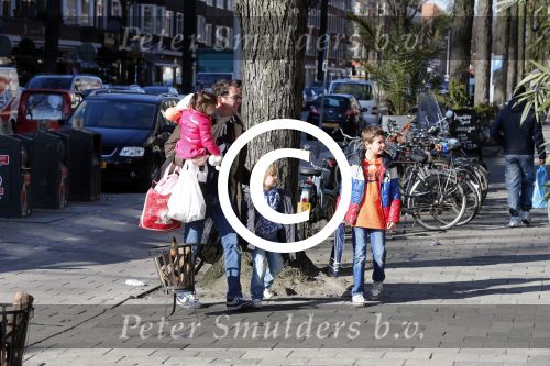 Amsterdam 12 maart 2013
Robert leroy met zijn kinderen op de scheldestraat.
Peter Smulders bv