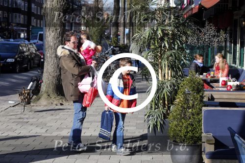 Amsterdam 12 maart 2013
Robert leroy met zijn kinderen op de scheldestraat.
Peter Smulders bv