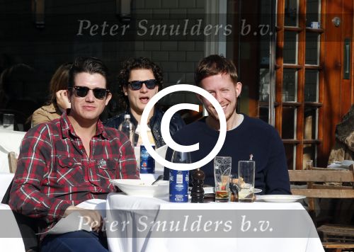 Amsterdam 5 maart 2013
Robert de Hoog met een vriend op terras.
Peter Smulders bv