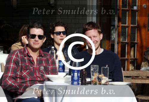 Amsterdam 5 maart 2013
Robert de Hoog met een vriend op terras.
Peter Smulders bv