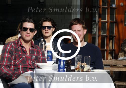 Amsterdam 5 maart 2013
Robert de Hoog met een vriend op terras.
Peter Smulders bv
