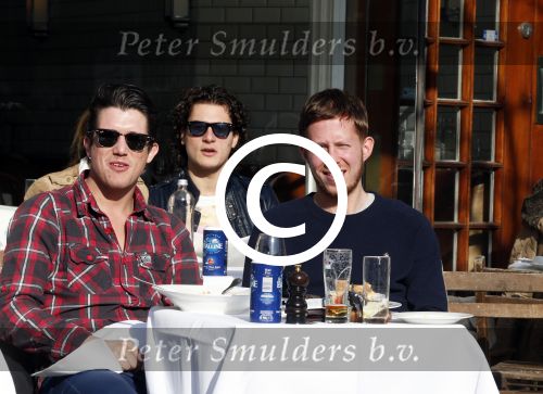 Amsterdam 5 maart 2013
Robert de Hoog met een vriend op terras.
Peter Smulders bv