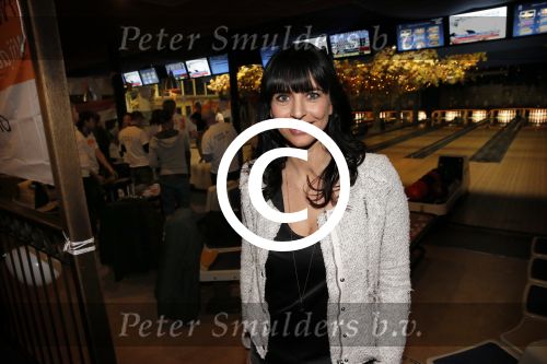 Utrecht 15 maart 2013
Prins van Oranje en Prinses Mï¿½xima gingen vanmorgen bowlen met bezoekers en vrijwilligers van het Catharijnehuis, Stichting Dagopvang Utrecht. Het Catharijnehuis biedt een ontmoetingsplaats voor dak- en thuislozen. Hier kunnen zij, met behulp van persoonlijke en praktische ondersteuning, in dagelijkse levensbehoeften voorzien en ingangen voor verdere hulpverlening vinden. De dienstverlening wordt voornamelijk geleverd door vrijwilligers. Sandra Schuurhof
Peter Smulders bv