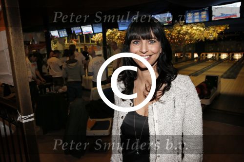 Utrecht 15 maart 2013
Prins van Oranje en Prinses Mï¿½xima gingen vanmorgen bowlen met bezoekers en vrijwilligers van het Catharijnehuis, Stichting Dagopvang Utrecht. Het Catharijnehuis biedt een ontmoetingsplaats voor dak- en thuislozen. Hier kunnen zij, met behulp van persoonlijke en praktische ondersteuning, in dagelijkse levensbehoeften voorzien en ingangen voor verdere hulpverlening vinden. De dienstverlening wordt voornamelijk geleverd door vrijwilligers. Sandra Schuurhof
Peter Smulders bv