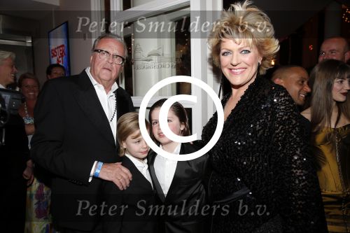 Scheveningen 3maart 2013
Premiere sisteract in het circustheater. Simone Kleinsma met Guus Verstraete en kleinkinderen
Peter Smulders bv