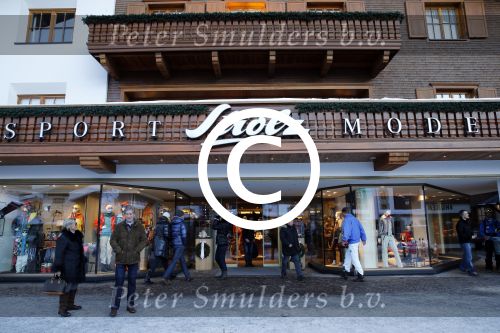 Lech/Zurs 18 en 19 februari 2013
Hotspots en winkels waar koningin Beatrix winkelt boodschappen doet en gaat eten/lunchen.
Peter Smulders bv