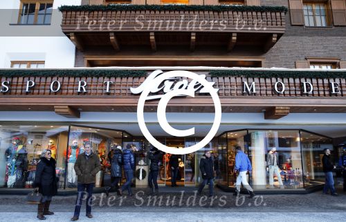 Lech/Zurs 18 en 19 februari 2013
Hotspots en winkels waar koningin Beatrix winkelt boodschappen doet en gaat eten/lunchen.
Peter Smulders bv