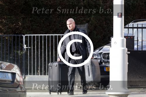 Amsterdam Schiphol 13 maart 2013
Doutzen Kroes en haar zoon Phyllon worden thuis door taxi opgehaald en naar schiphol gebracht. doutzen taxichauffeur
Peter Smulders bv