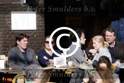 Amsterdam 5 maart 2013
Twan Huys met vrouw en een kennis op terras.
Peter Smulders bv