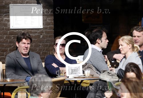 Amsterdam 5 maart 2013
Twan Huys met vrouw en een kennis op terras.
Peter Smulders bv