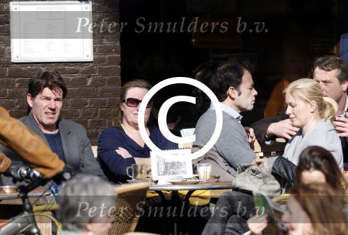 Amsterdam 5 maart 2013
Twan Huys met vrouw en een kennis op terras.
Peter Smulders bv