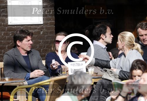Amsterdam 5 maart 2013
Twan Huys met vrouw en een kennis op terras.
Peter Smulders bv
