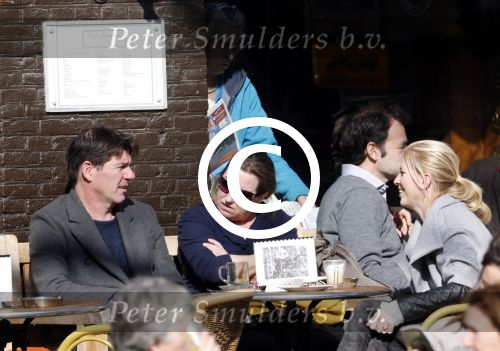 Amsterdam 5 maart 2013
Twan Huys met vrouw en een kennis op terras.
Peter Smulders bv