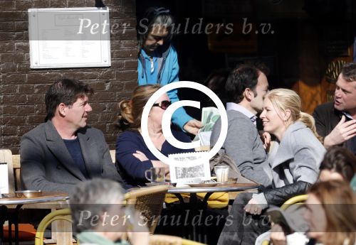 Amsterdam 5 maart 2013
Twan Huys met vrouw en een kennis op terras.
Peter Smulders bv