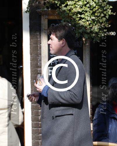 Amsterdam 5 maart 2013
Twan Huys met vrouw en een kennis op terras.
Peter Smulders bv