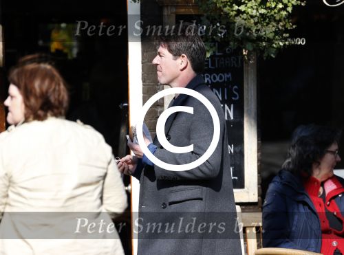 Amsterdam 5 maart 2013
Twan Huys met vrouw en een kennis op terras.
Peter Smulders bv