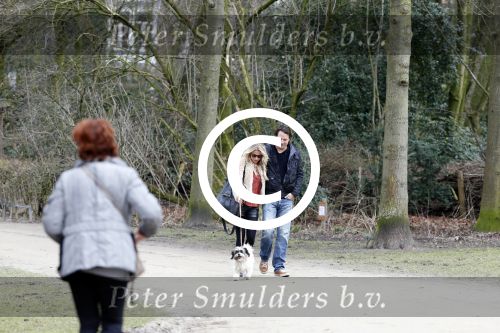 Amsterdam 17 maart 2013
Vivian Reijs en haar nieuwe vriend Hidde de Vries met de hond in het sarphatipark.
Peter Smulders bv