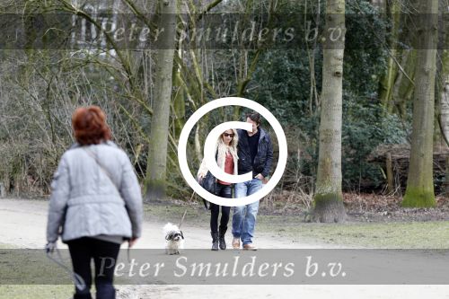 Amsterdam 17 maart 2013
Vivian Reijs en haar nieuwe vriend Hidde de Vries met de hond in het sarphatipark.
Peter Smulders bv