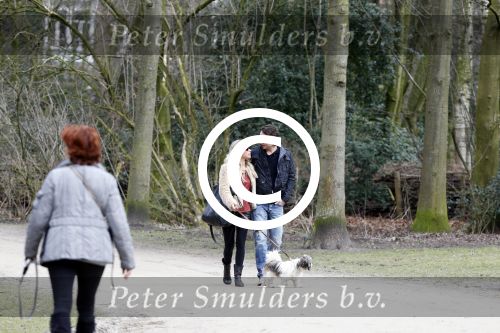 Amsterdam 17 maart 2013
Vivian Reijs en haar nieuwe vriend Hidde de Vries met de hond in het sarphatipark.
Peter Smulders bv