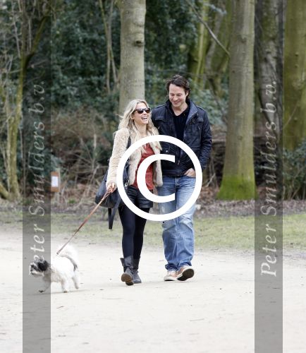 Amsterdam 17 maart 2013
Vivian Reijs en haar nieuwe vriend Hidde de Vries met de hond in het sarphatipark.
Peter Smulders bv