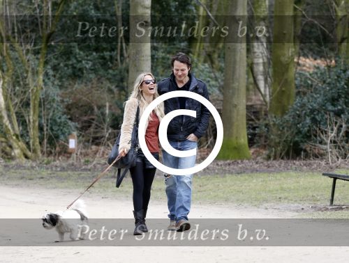Amsterdam 17 maart 2013
Vivian Reijs en haar nieuwe vriend Hidde de Vries met de hond in het sarphatipark.
Peter Smulders bv