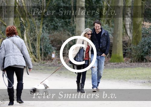 Amsterdam 17 maart 2013
Vivian Reijs en haar nieuwe vriend Hidde de Vries met de hond in het sarphatipark.
Peter Smulders bv