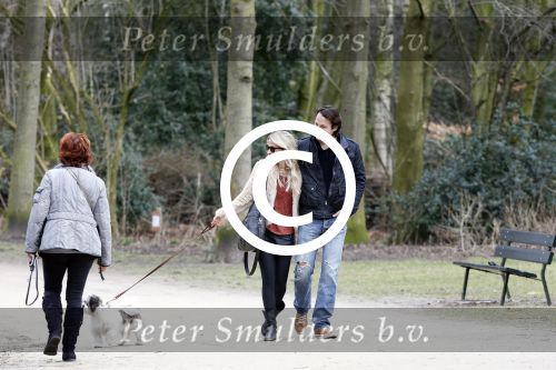 Amsterdam 17 maart 2013
Vivian Reijs en haar nieuwe vriend Hidde de Vries met de hond in het sarphatipark.
Peter Smulders bv