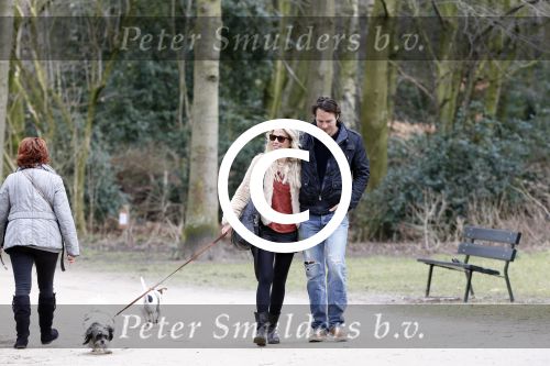 Amsterdam 17 maart 2013
Vivian Reijs en haar nieuwe vriend Hidde de Vries met de hond in het sarphatipark.
Peter Smulders bv