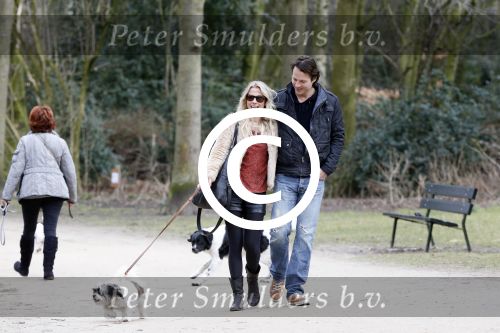 Amsterdam 17 maart 2013
Vivian Reijs en haar nieuwe vriend Hidde de Vries met de hond in het sarphatipark.
Peter Smulders bv