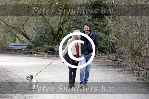 Amsterdam 17 maart 2013
Vivian Reijs en haar nieuwe vriend Hidde de Vries met de hond in het sarphatipark.
Peter Smulders bv