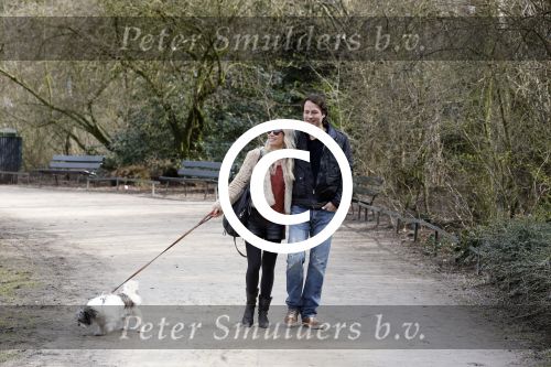 Amsterdam 17 maart 2013
Vivian Reijs en haar nieuwe vriend Hidde de Vries met de hond in het sarphatipark.
Peter Smulders bv