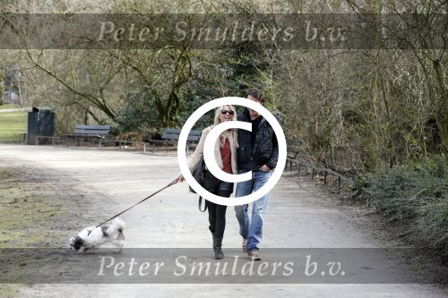 Amsterdam 17 maart 2013
Vivian Reijs en haar nieuwe vriend Hidde de Vries met de hond in het sarphatipark.
Peter Smulders bv