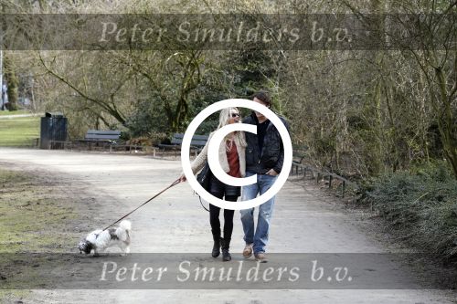 Amsterdam 17 maart 2013
Vivian Reijs en haar nieuwe vriend Hidde de Vries met de hond in het sarphatipark.
Peter Smulders bv