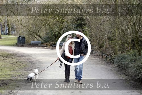 Amsterdam 17 maart 2013
Vivian Reijs en haar nieuwe vriend Hidde de Vries met de hond in het sarphatipark.
Peter Smulders bv