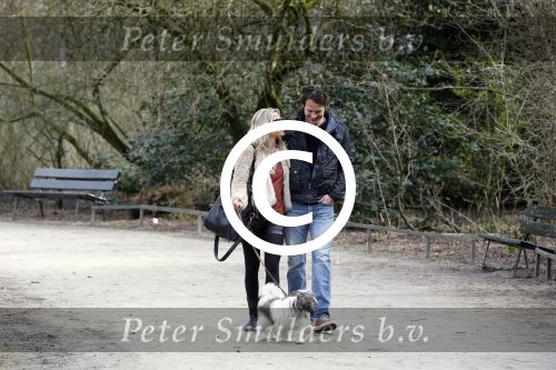 Amsterdam 17 maart 2013
Vivian Reijs en haar nieuwe vriend Hidde de Vries met de hond in het sarphatipark.
Peter Smulders bv