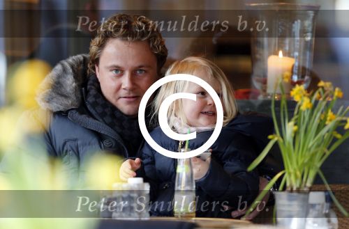 Amsterdam 13 maart 2013
Wesly Bronkhorst met zijn dochter op terras bij joffers.
Peter Smulders bv