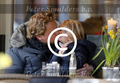 Amsterdam 13 maart 2013
Wesly Bronkhorst met zijn dochter op terras bij joffers.
Peter Smulders bv