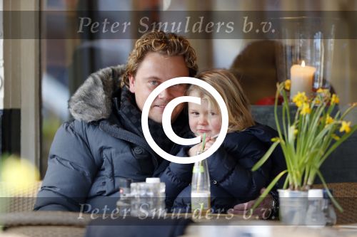 Amsterdam 13 maart 2013
Wesly Bronkhorst met zijn dochter op terras bij joffers.
Peter Smulders bv