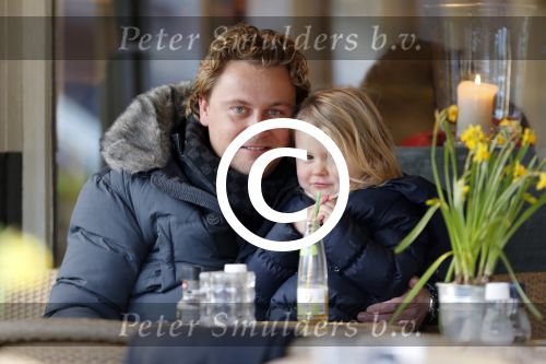 Amsterdam 13 maart 2013
Wesly Bronkhorst met zijn dochter op terras bij joffers.
Peter Smulders bv